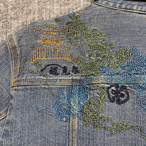 Chicos Denim Jacket Women Medium Blue Embroidered Asian Theme Trucker Style - Picture 8 of 14